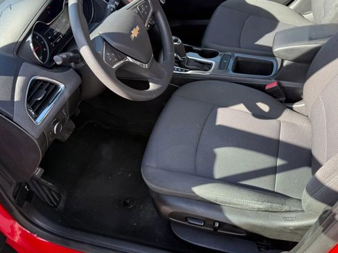 Used 2018 Chevrolet Cruze LT w/ Convenience Package FWD image 9