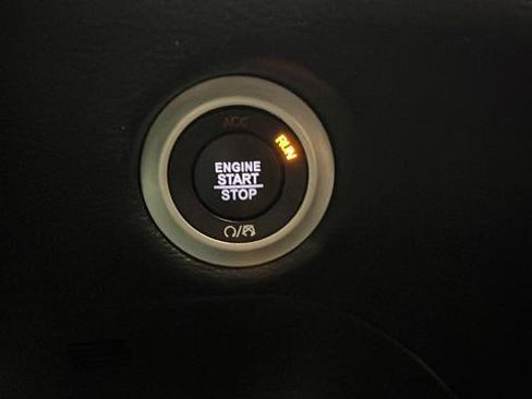 Used 2023 Chrysler Pacifica Pinnacle FWD image 37