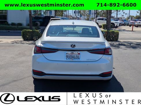 Certified 2025 Lexus ES 300h w/ Premium Package image 8