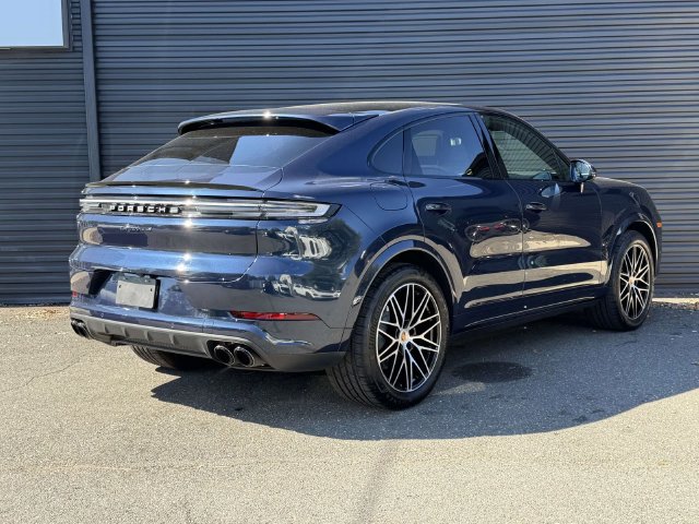 Used 2026 Porsche Cayenne S AWD/4WD image 9
