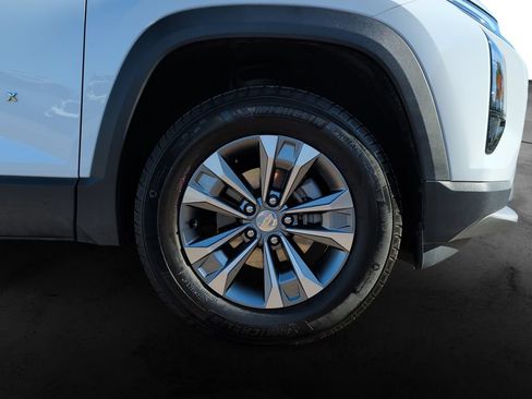 Used 2026 Chevrolet Equinox LT AWD/4WD image 9