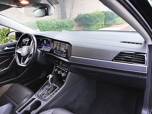 Used 2024 Volkswagen Jetta SE image 10