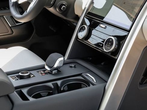 New 2026 Land Rover Discovery S AWD/4WD image 30