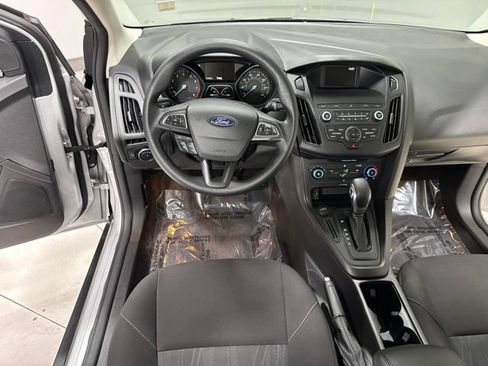 Used 2018 Ford Focus SE FWD image 13