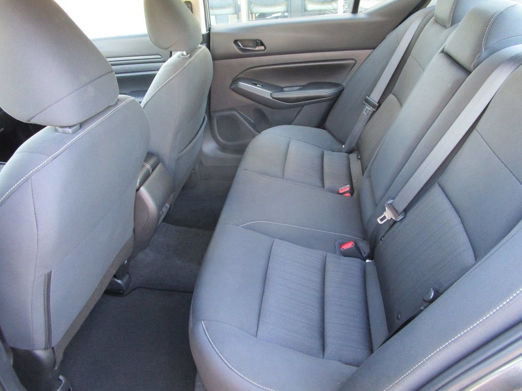 Used 2025 Nissan Altima 2.5 SV FWD image 17