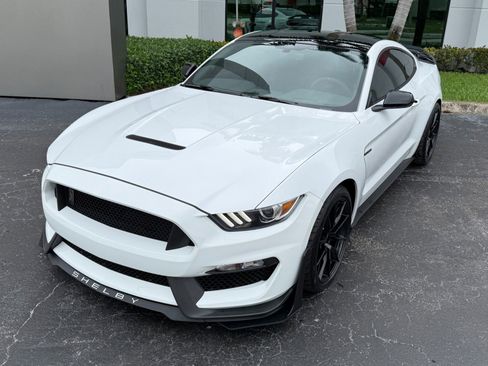 Used 2019 Ford Mustang Shelby GT350 w/ Technology Package image 10