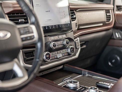 Used 2024 Ford Expedition Limited image 22