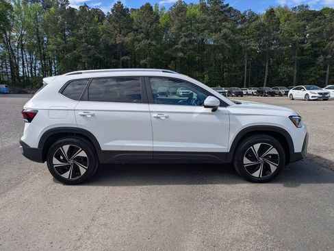New 2026 Volkswagen Taos SE AWD/4WD image 3