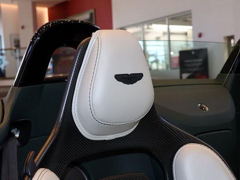Used 2023 Aston Martin V12 Vantage Roadster RWD image 30