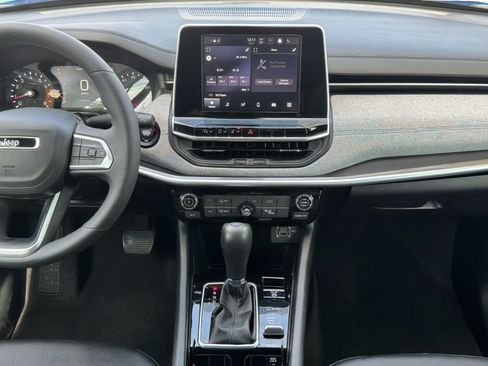 Used 2025 Jeep Compass Latitude image 15