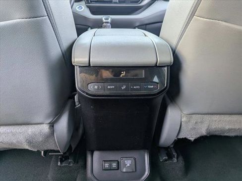 Used 2020 Toyota Highlander Limited image 18