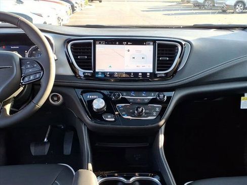 New 2026 Chrysler Pacifica Limited w/ S Appearance Package FWD image 7