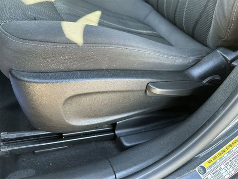 Used 2017 Chevrolet Sonic LT image 6