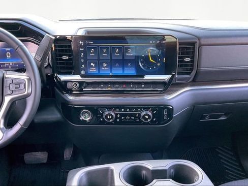 Used 2024 Chevrolet Silverado 1500 LT image 9