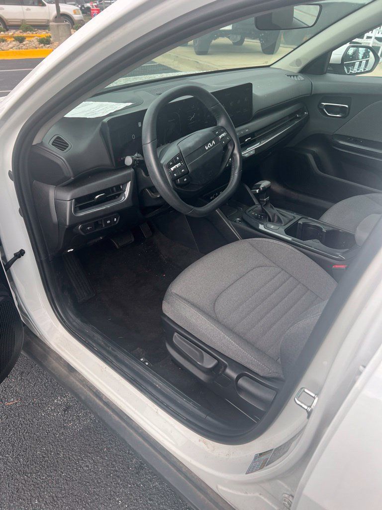Used 2025 Kia K4 EX FWD image 11