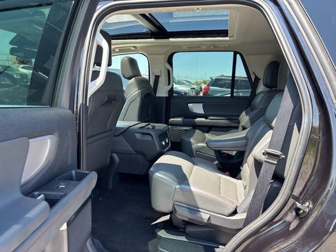 Used 2025 Ford Expedition Active AWD/4WD image 14