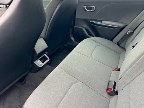 Used 2025 Kia K4 LXS image 13