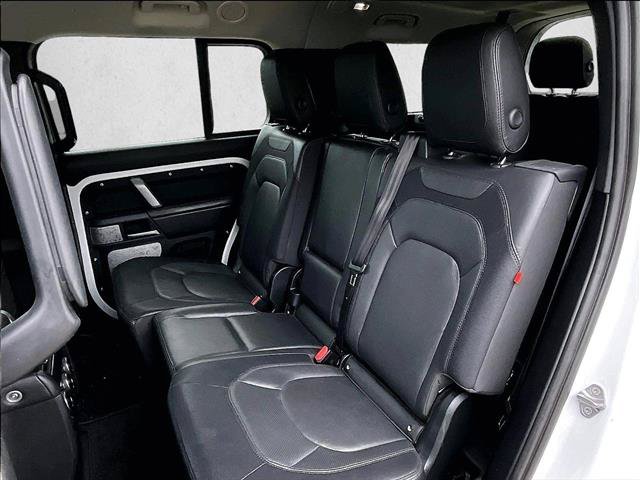 Used 2024 Land Rover Defender 130 X-Dynamic SE AWD/4WD image 28
