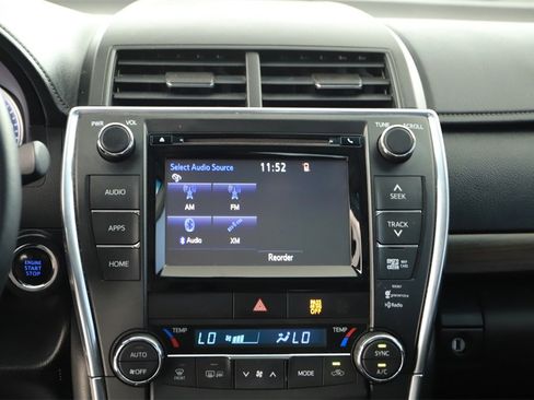 Used 2015 Toyota Camry XLE image 19