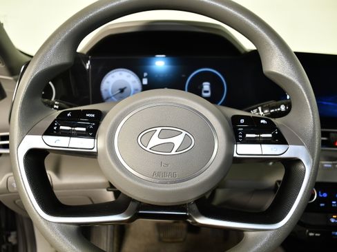 Used 2024 Hyundai Elantra SEL FWD image 19