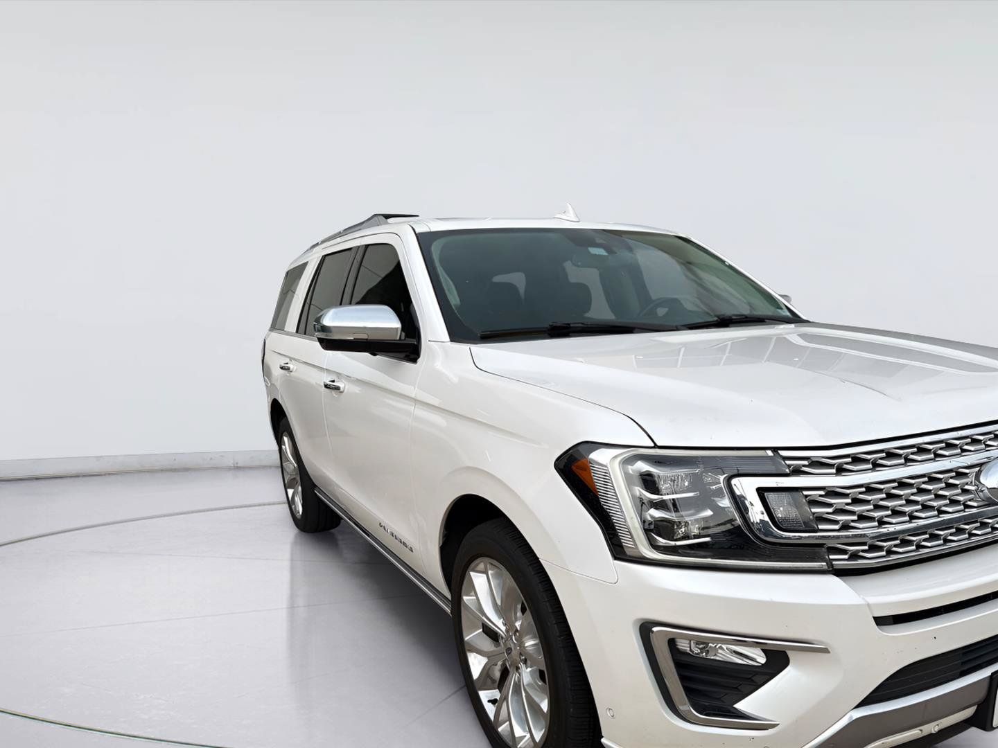 Used 2019 Ford Expedition Platinum RWD image 2