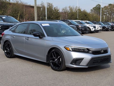 Used 2023 Honda Civic Sport image 2