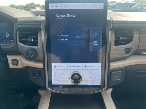 Used 2024 Ford Expedition Limited RWD image 15