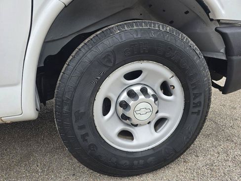 Used 2016 Chevrolet Express 3500 RWD image 21