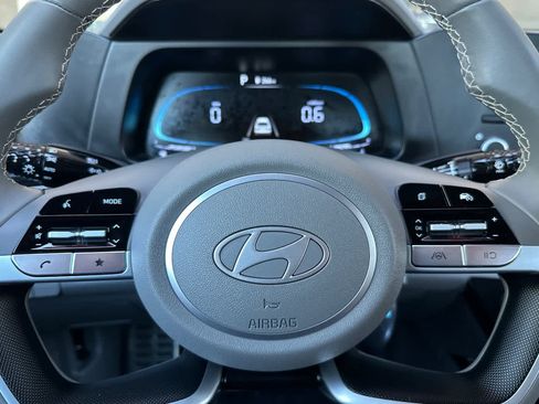 Used 2025 Hyundai Elantra Sport FWD image 24