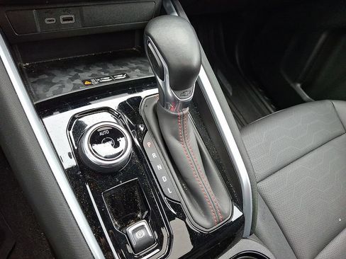 Used 2023 Chevrolet Colorado Z71 w/ Z71 Convenience Package 2 image 4