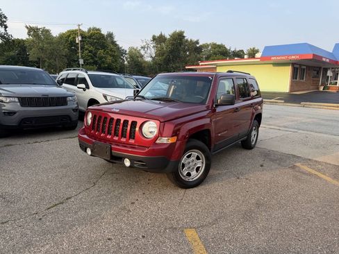 Used 2014 Jeep Patriot Sport FWD image 3