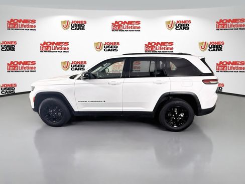 Used 2024 Jeep Grand Cherokee Altitude AWD/4WD image 15