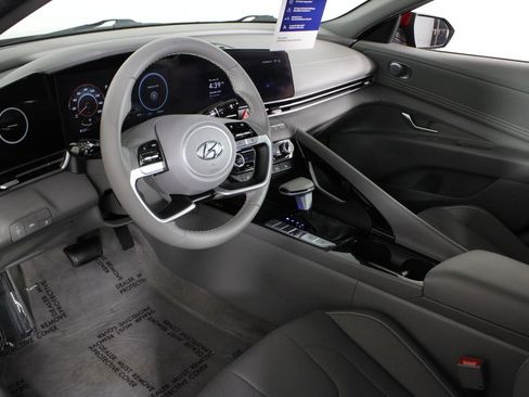 Certified 2023 Hyundai Elantra SEL w/ Convenience Package image 17