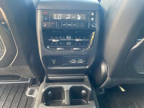 Used 2022 Jeep Grand Cherokee L Limited AWD/4WD image 36