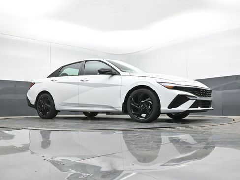 New 2026 Hyundai Elantra Sport FWD image 15