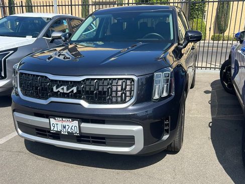 Used 2025 Kia Telluride LX FWD image 2
