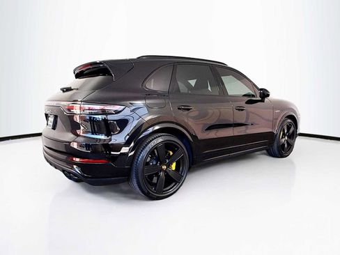 Used 2023 Porsche Cayenne Turbo S image 9