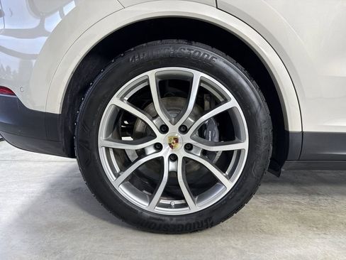 Certified 2024 Porsche Cayenne image 16