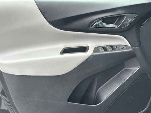 Used 2023 Chevrolet Equinox LS w/ LS Convenience Package image 14