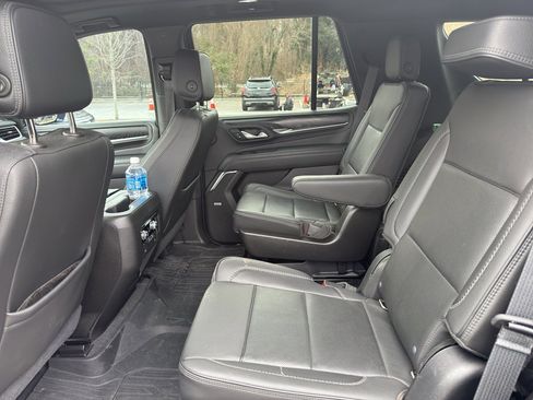 Used 2021 GMC Yukon Denali w/ Denali Premium Package image 10