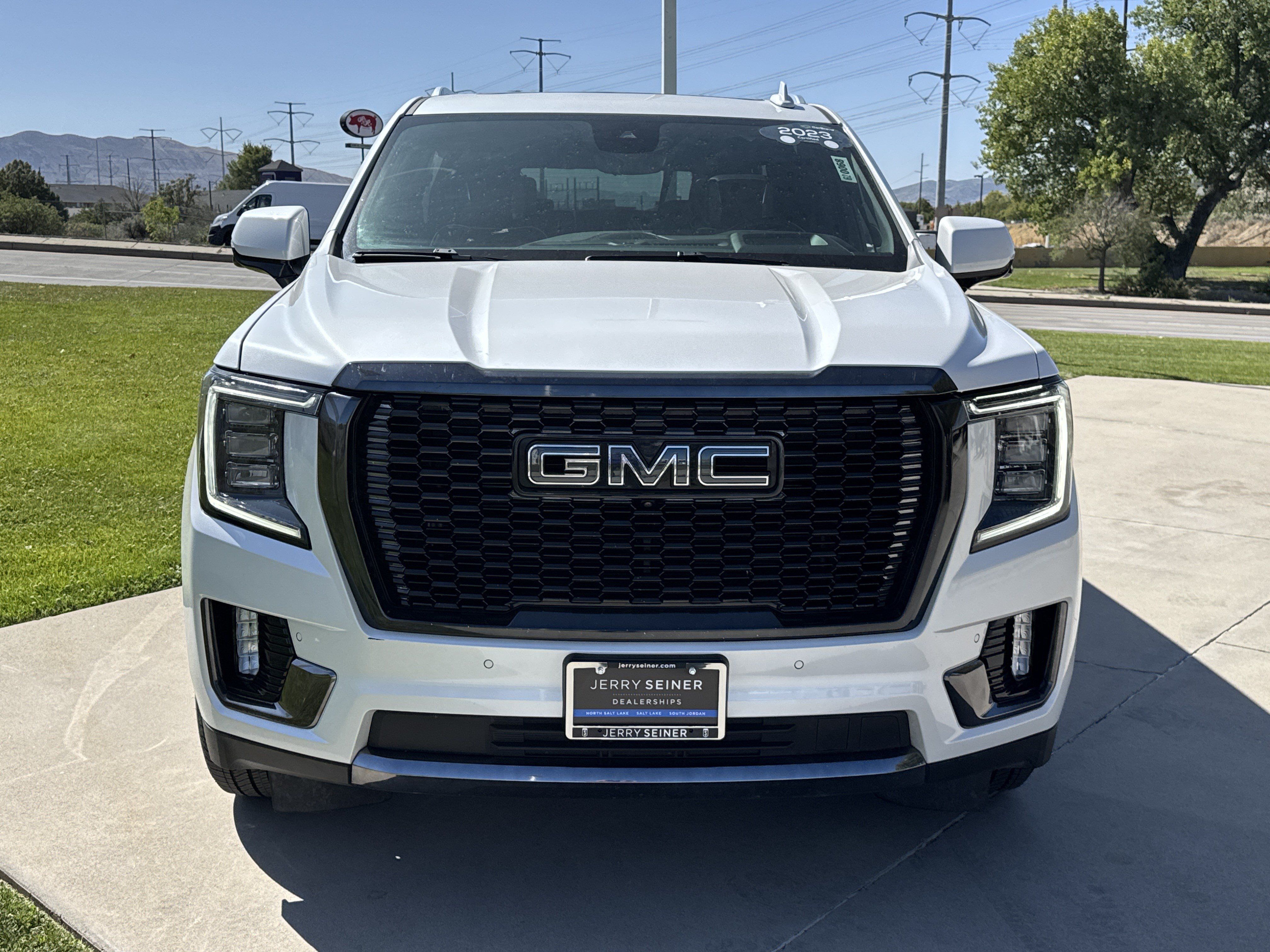 Used 2023 GMC Yukon XL Denali Ultimate AWD/4WD image 8