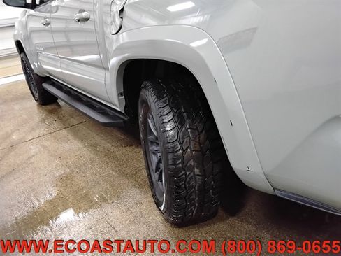 Used 2022 Toyota Tacoma TRD Sport AWD/4WD image 16