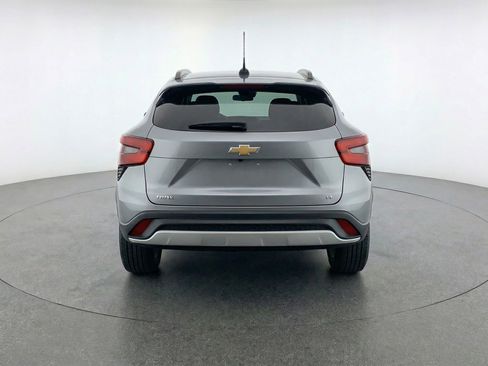 Used 2025 Chevrolet Trax LT w/ LT Convenience Package FWD image 7