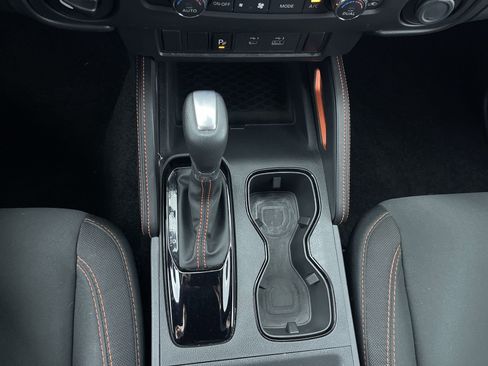 Certified 2025 Nissan Frontier PRO-4X image 19