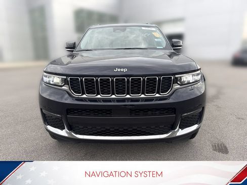 Used 2023 Jeep Grand Cherokee L Limited AWD/4WD image 2