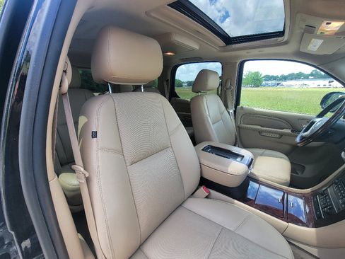 Used 2014 Cadillac Escalade Premium AWD/4WD image 35
