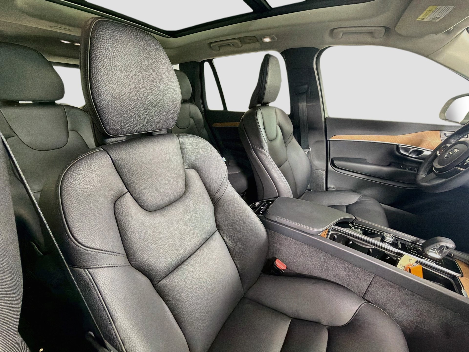 Certified 2024 Volvo XC90 T8 Plus AWD/4WD image 31