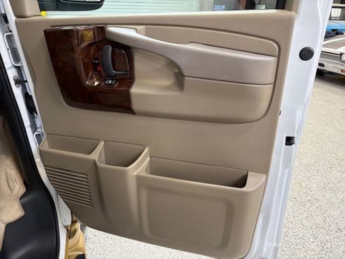 Used 2014 GMC Savana 1500 image 43