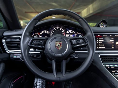 Certified 2022 Porsche Panamera 4S AWD/4WD image 31