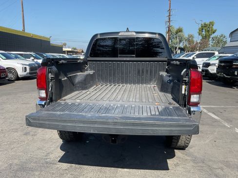 Used 2021 Toyota Tacoma SR5 AWD/4WD image 26